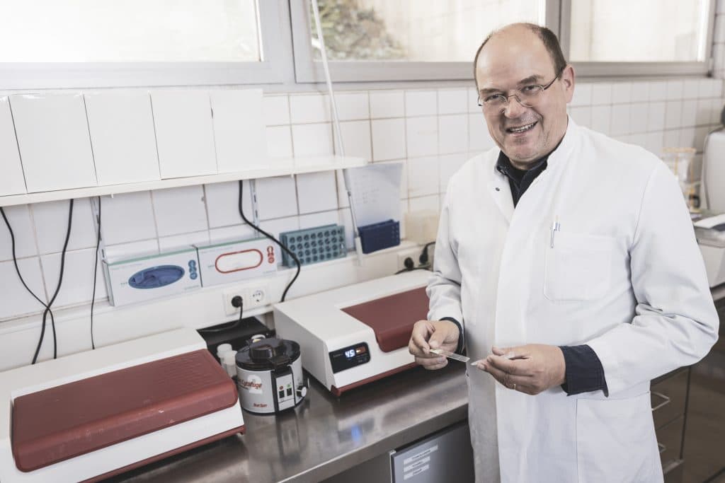 First lab confirmed to introduce X-ZELL Cryoimmunostaining™ into clinical routine